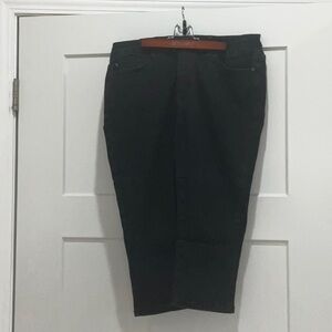 Black Judy Blue capris EGUC
